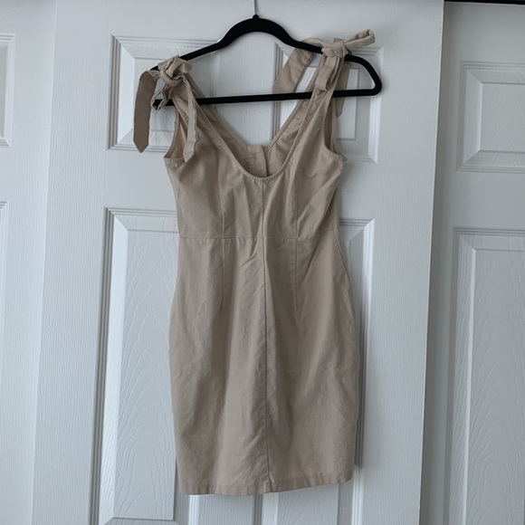 PrettyLittleThing Beige Button Up Detail Dress size US 4 / UK 8 - Picture 2 of 5